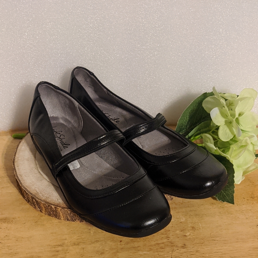 Life Stride Dare Black Slip on Flats for Women Size 7